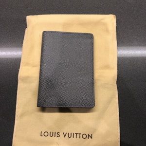 Louis Vuitton Passport cover in Grey